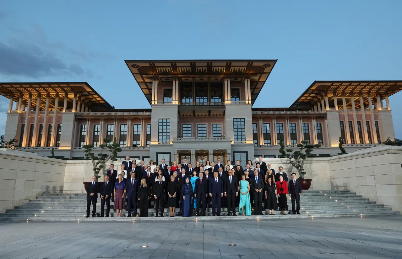 Nato Resepsiyonunda Aile Fotografi Erdogan Cifti Liderlerle Ayni Karede 1801885 202607072118 20260707211848 4