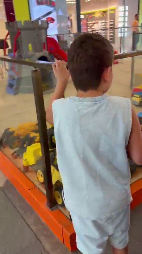 Oyun Alanina Alinmadi Otizmli Cocuga Avmde Utandiran Ayrimcilik Annesi O Anlari Video 1803610 202607161614 20260716161415 5