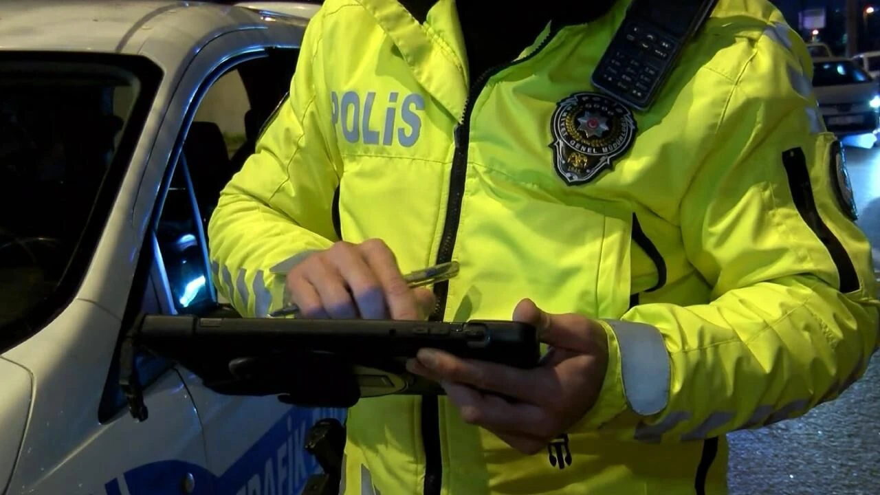 Trafik Polisi Trafik Cezasi Ceza Dha 2165058 2