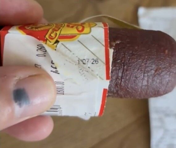 Aw775527 02 1