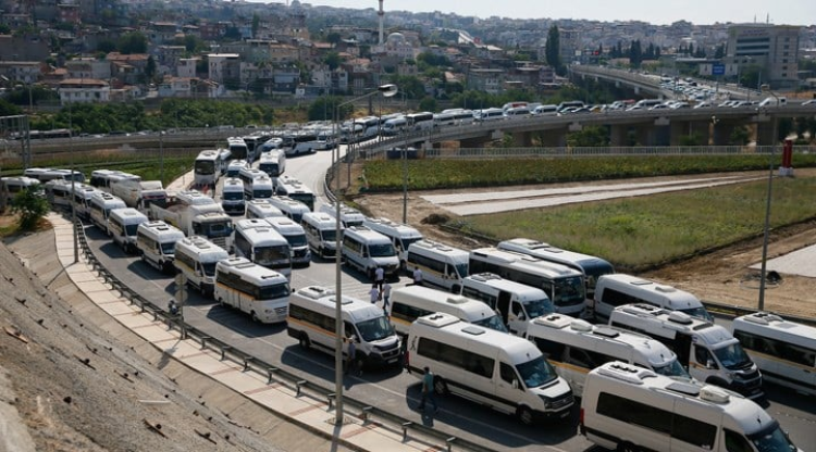 Izmir Buyuksehir Belediyesi S Plakali Servis Araci Ihtiyaci Talepler Dogrultusunda Belirleniyor 766949 5 1787572361 592 X750 (1)