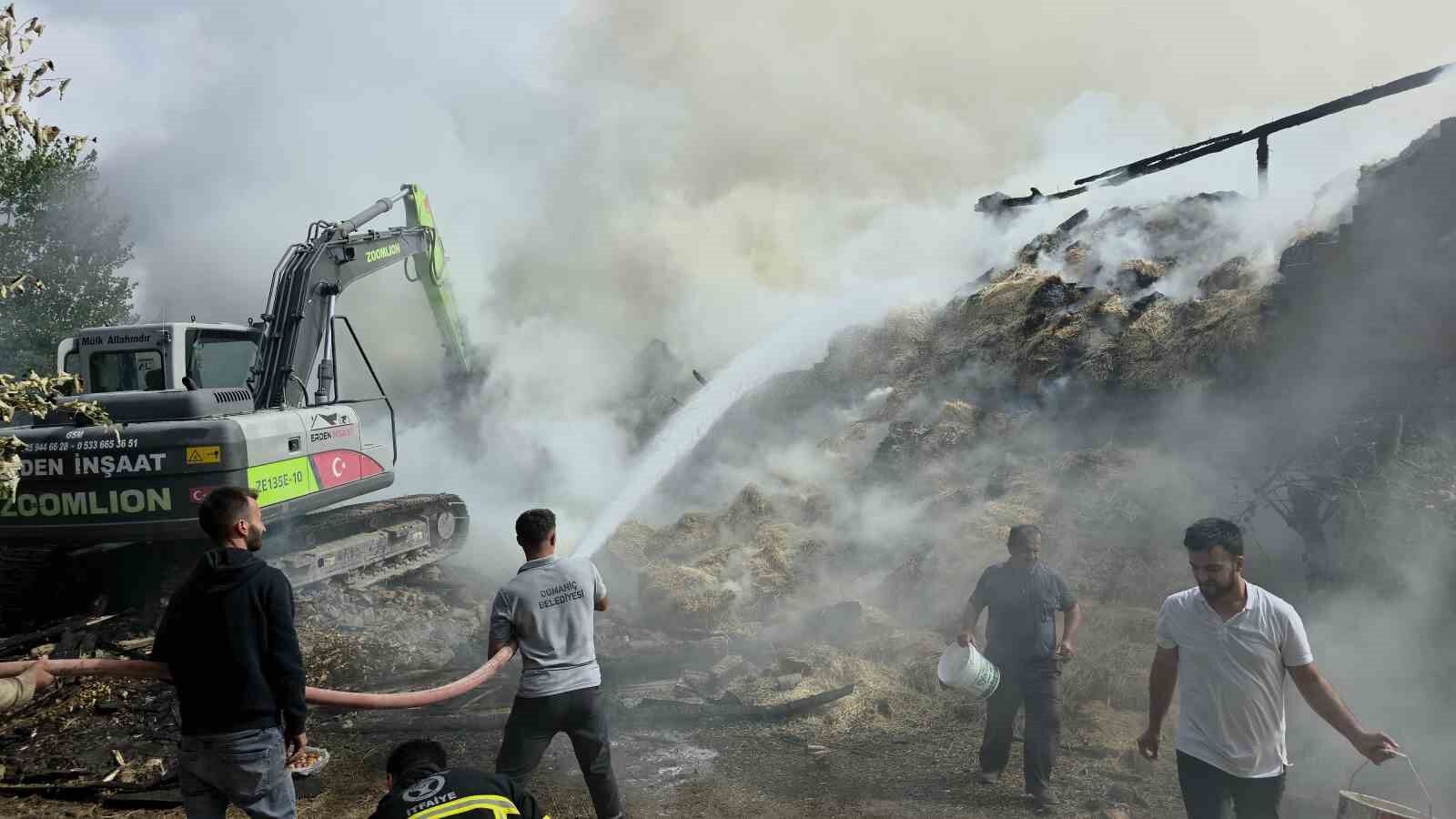 Domaniç'te yangın paniği: Ev, ahır ve samanlık zarar gördü!