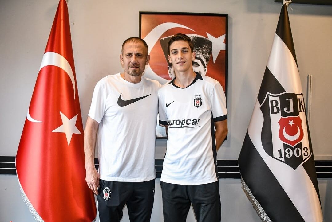 İnegöl Kafkasspor’un gururu! Genç file bekçisi siyah-beyazlı formayı giydi