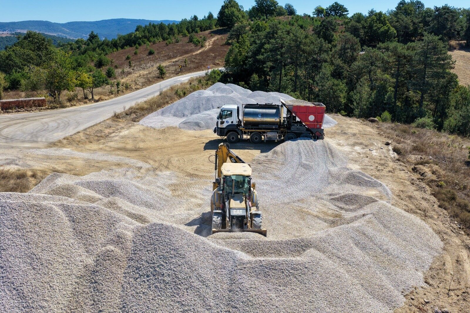 Bursa’da 12 mahallede yollar baştan sona yenilendi