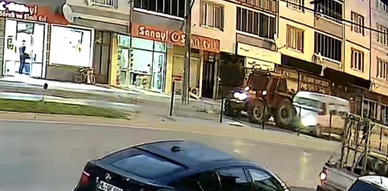 Bursa'da 10 kişinin yaralandığı kaza kameraya yansıdı!