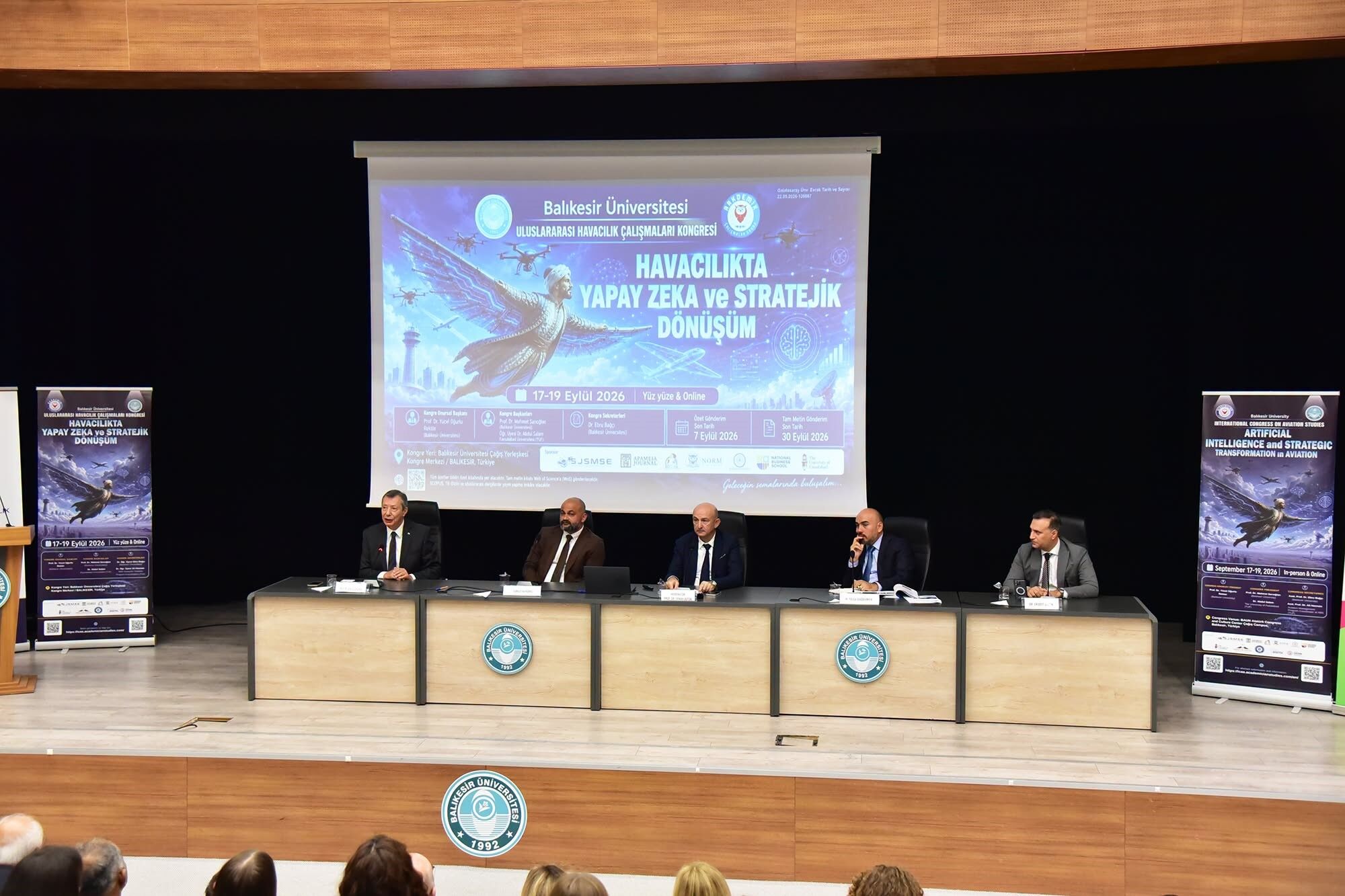 Sivil havacılığın geleceği Balıkesir'de masaya yatırıldı