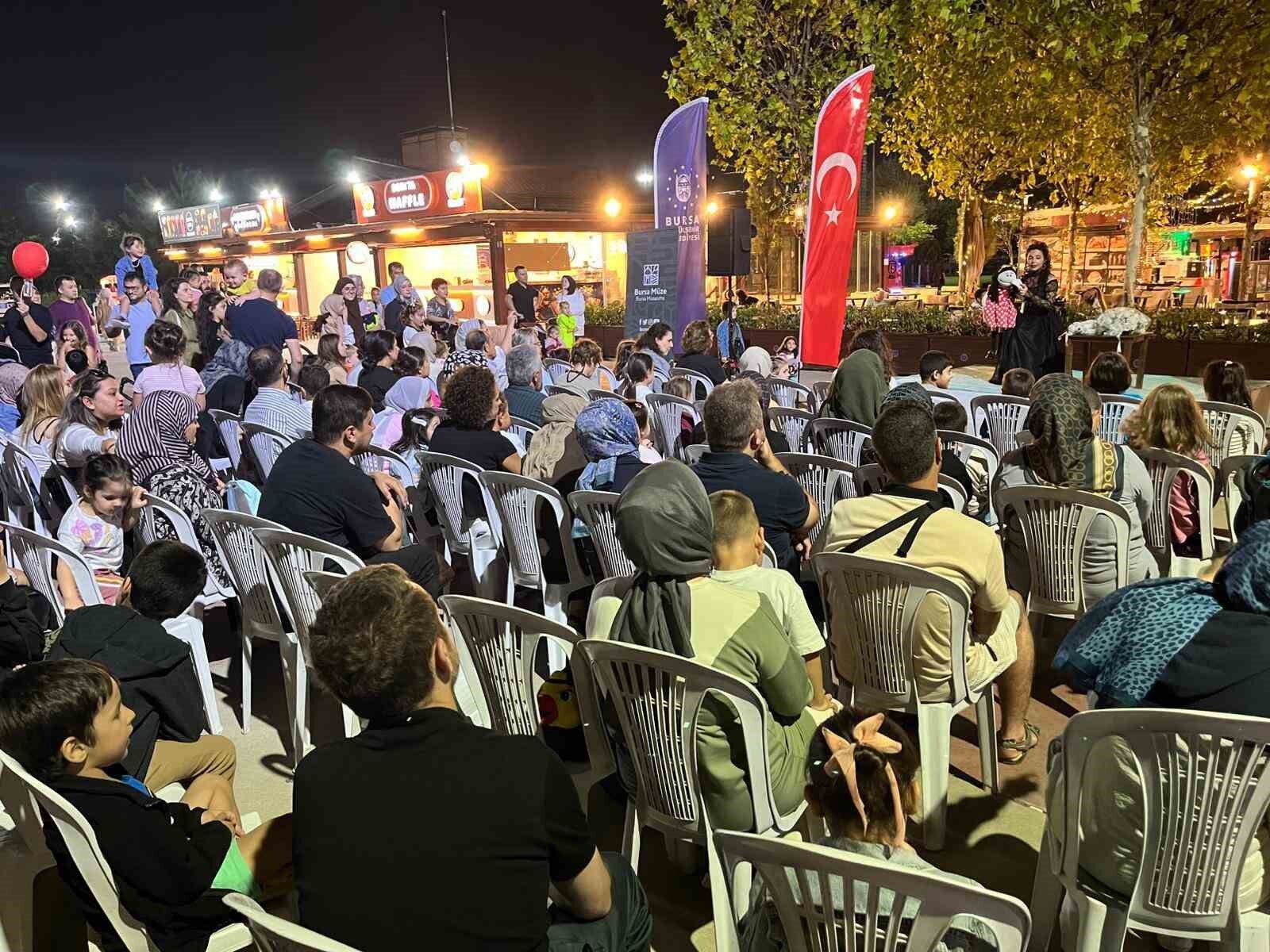 Bursa'da Karagöz ve kukla rüzgârı esti