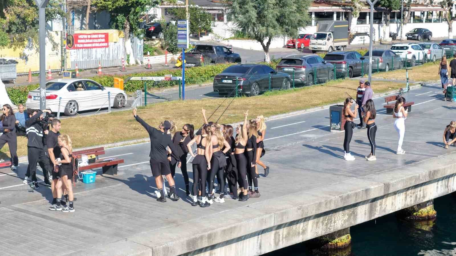 İstanbul Boğazı'nda görkemli yaza veda: Yüzlerce jet ski boğazda görsel şölen oluşturdu