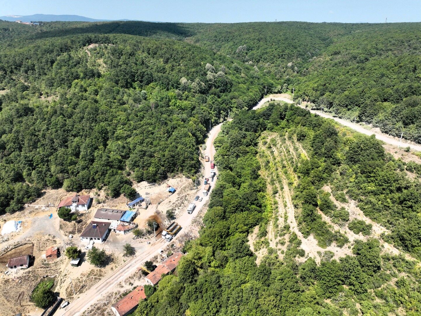 Körfez Asri Mezarlığı'na ulaşım yolu yenileniyor