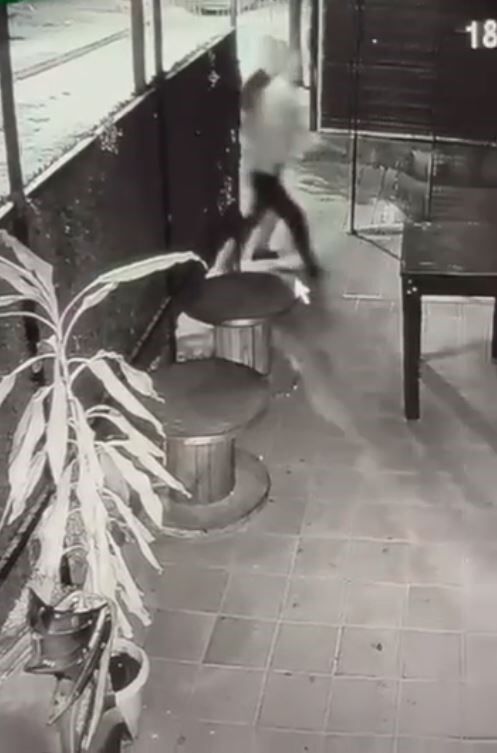 Küçükçekmece'deki binanın çökme anları ortaya çıktı: 2 kişi son anda kurtuldu