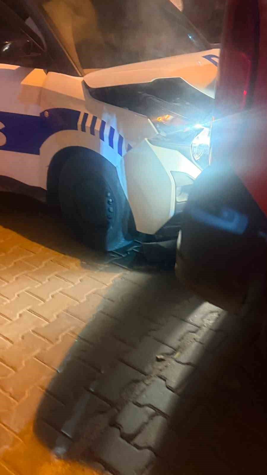 Sürücü 'dur' ihtarına uymadı, kovalamaca kazayla bitti: Bir polis memuru yaralandı