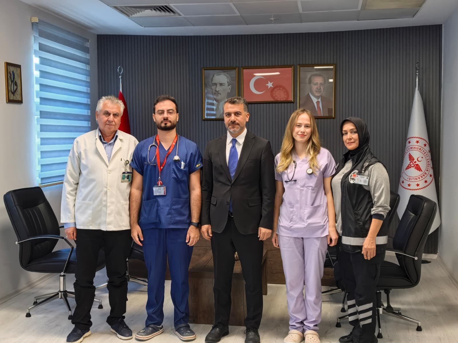 İnegöl Devlet Hastanesi’nde duygulandıran meslek hikâyesi! Doğdukları hastaneye doktor olarak döndüler