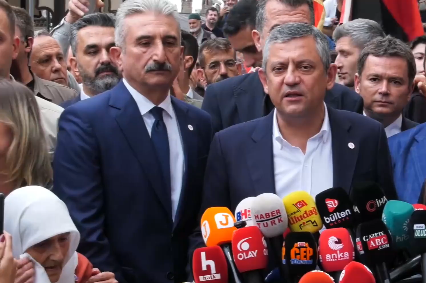 Özgür Özel'den Bursa'da flaş açıklama! Mustafa Bozbey Yeni Parti'ye katılacak mı?