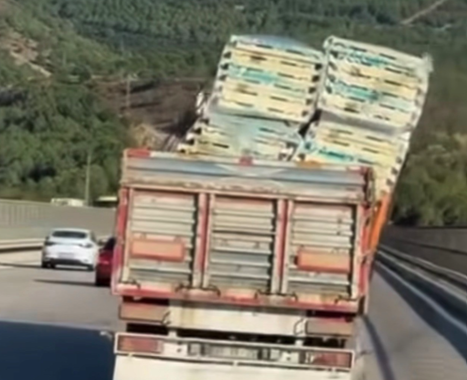 Bursa’da tehlikeli taşımacılık kamerada!
