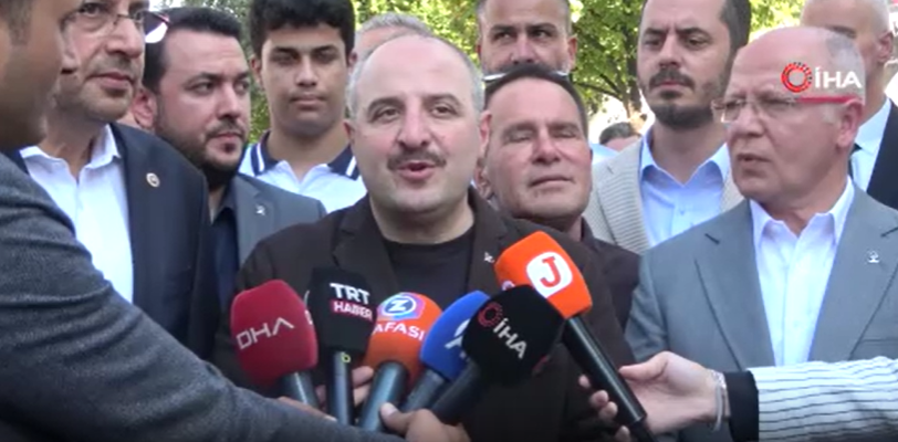 Mustafa Varank'tan Özgür Özel'e Bursaspor tepkisi: Bu birlik ve beraberliği bozamaz!