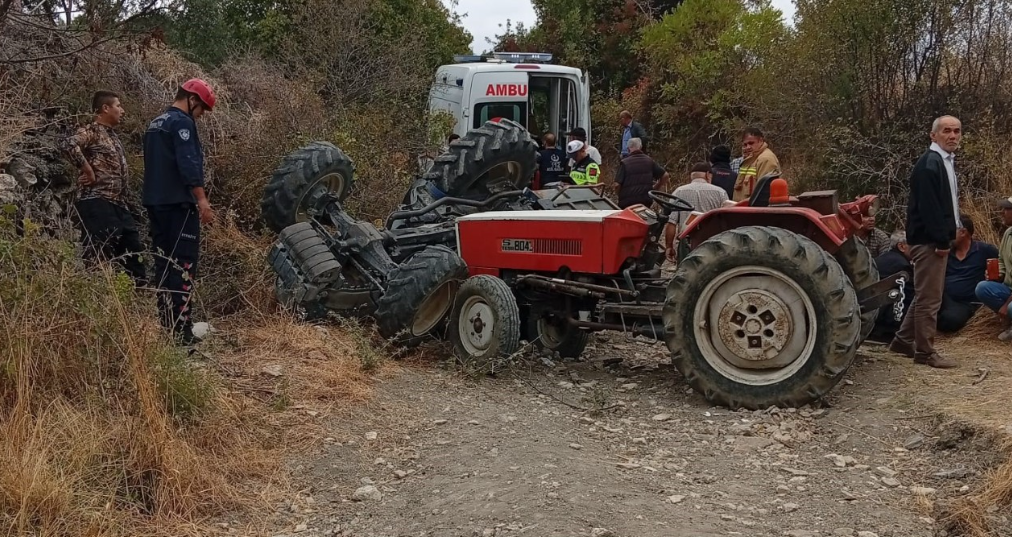 Manisa’da traktör devrildi: 2 ölü, 3 yaralı