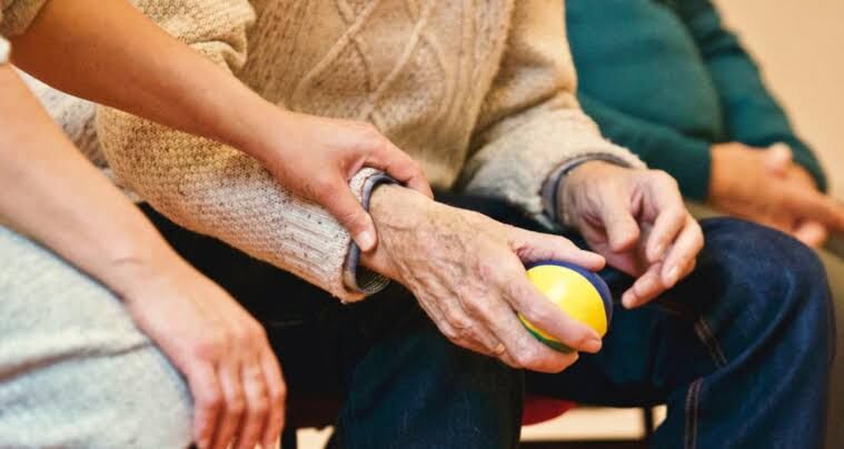 Uzmanlardan ‘Alzheimer’ uyarısı: "Unutkanlık yaşlılığın sonucu gibi düşünülüyor, kesinlikle öyle değerlendirmemeli"