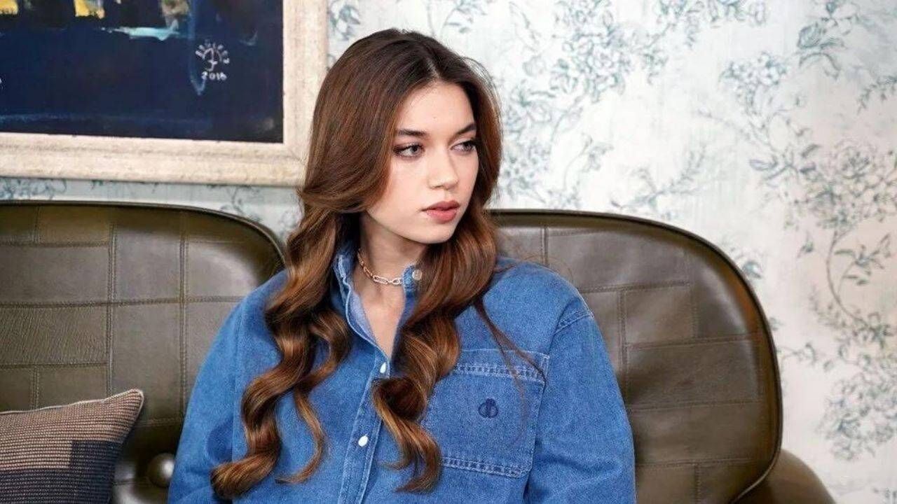 Oyuncu Afra Saracoglu Havalimaninda Gozaltina Alindi 1817506 202609211503 20260921150359 1