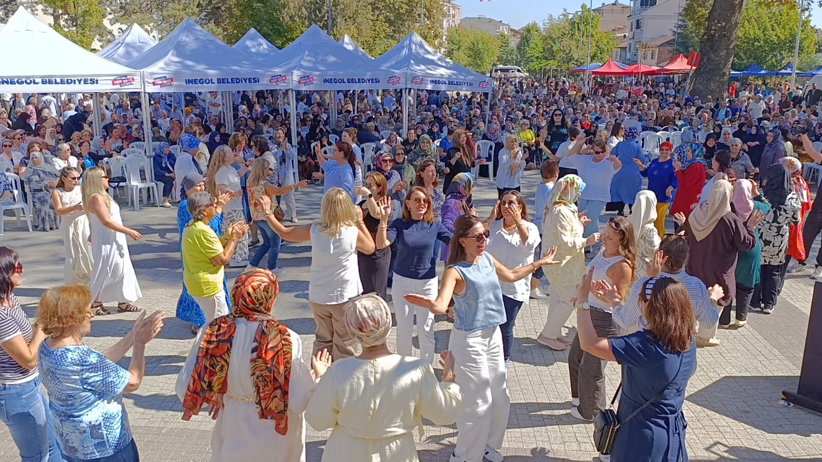 İnegöl’de Tarihi Buluşma! Binlerce Karacaovalı Cerrah’ta Bir Araya Geldi