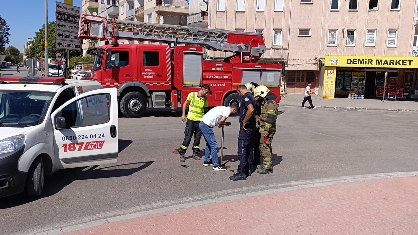 Bursa İnegöl’de Panik Yaratan Patlama!  6 Katlı Bina Apar Topar Boşaltıldı, Cadde trafiğe kapatıldı