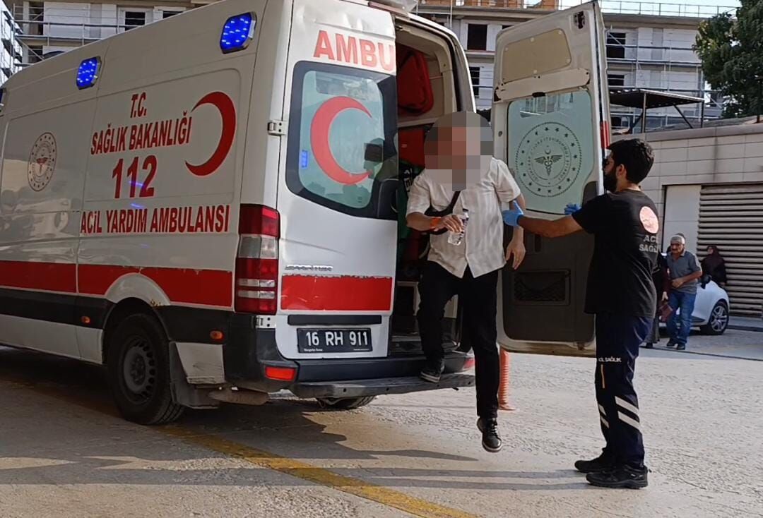 İnegöl’de yol üzerinde korkutan çarpışma! 40 yaşındaki sürücü yaralandı