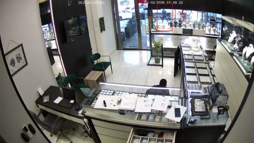 Aw818610 02