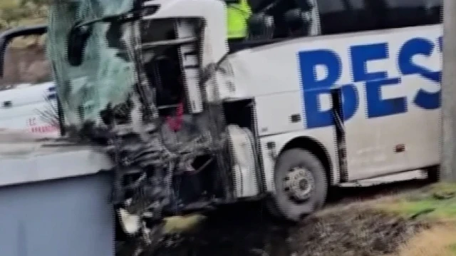 C4C470D4 Sirnakta Otobus Ile Tir Carpisti 15 Kisi Yaralandi