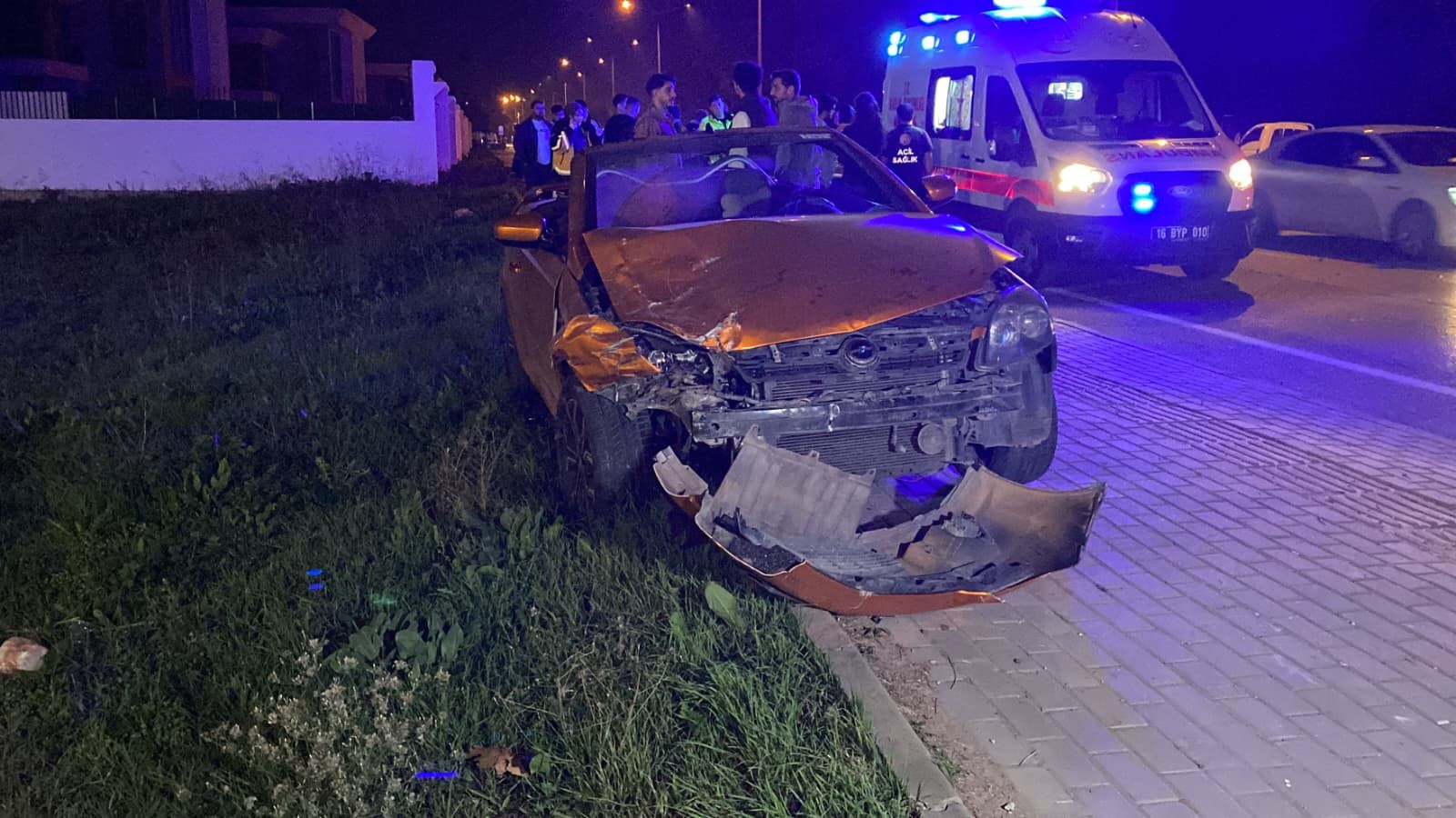 Bursa İnegöl'de otomobiller çarpıştı: 2 yaralı