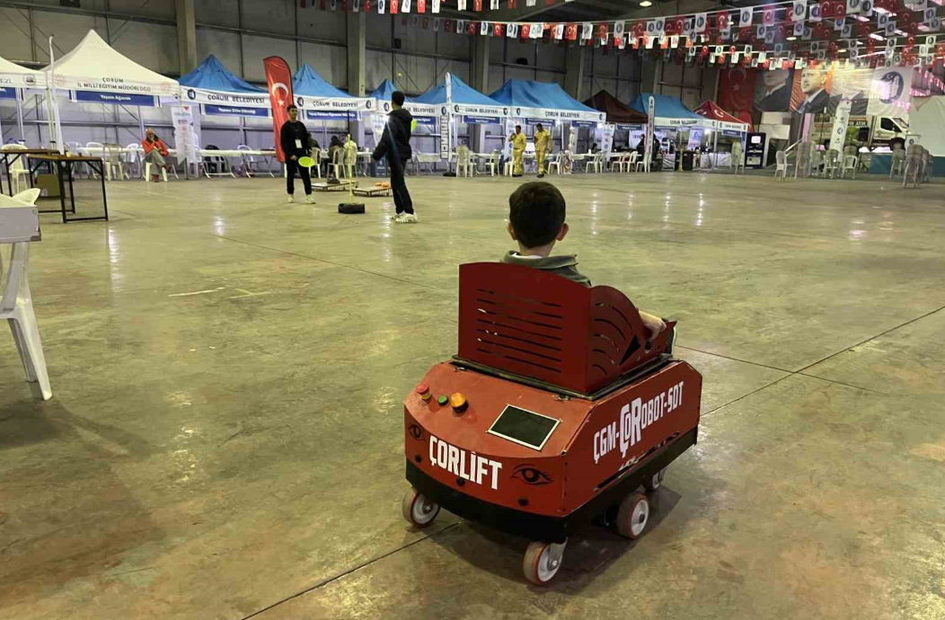 Çorum’da düzenlenen şenlik binlerce öğrenciyi bilimle buluşturuyor