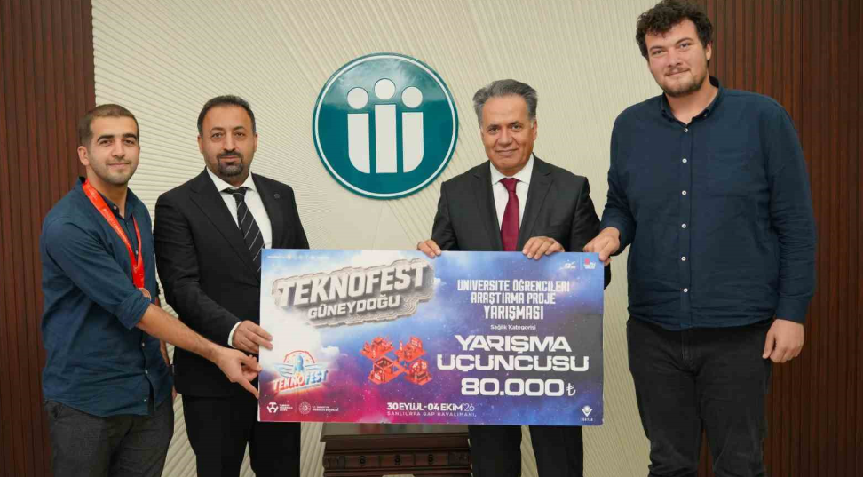 Rektör Akpolat’ tan TEKNOFEST’26’da Türkiye üçüncüsü olan öğrencilere tebrik