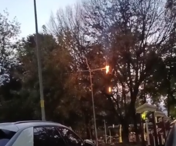 Bursa İnegöl'de elektrik direği alev aldı!
