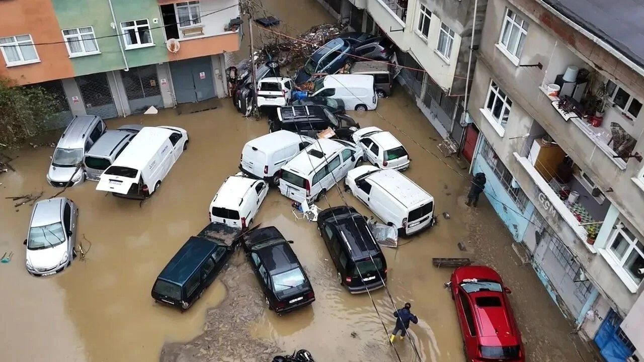 Istanbuldaki Selin Ardindan Kasko Alarmi Fiyatlar Ikiye Katlanabilir Pgl5 Cover