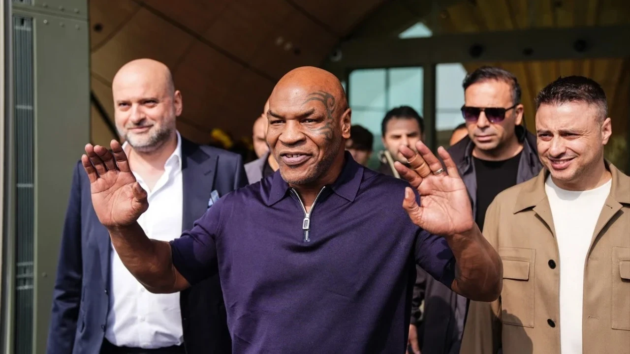 Mike Tyson Istanbulda Tuzlu Kahve Dizisine Konuk Olacak Feil Cover
